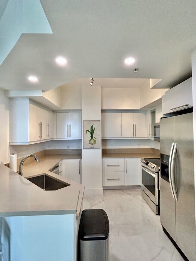 Building Photo - 888 Douglas Rd