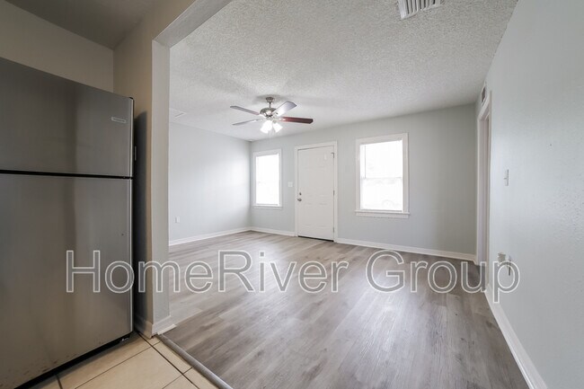 Foto del edificio - 3110 W Hartnett Ave