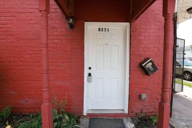 Building Photo - 823 Mosby St