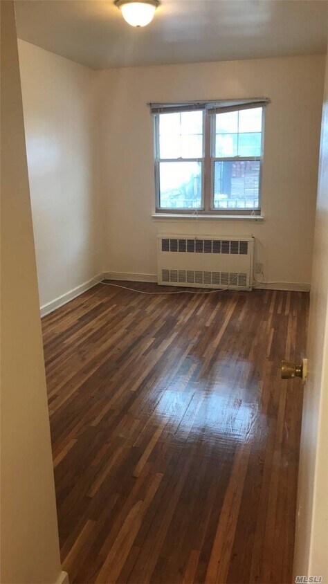 Foto principal - 43-11 205th St