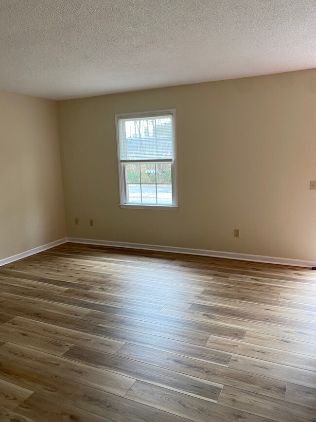 Building Photo - 750 Woodbriar Trl