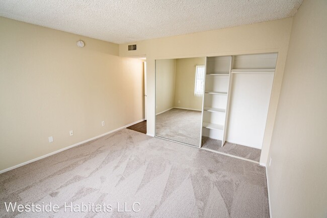 Building Photo - 14230 Victory - fully renovated unit in Va...