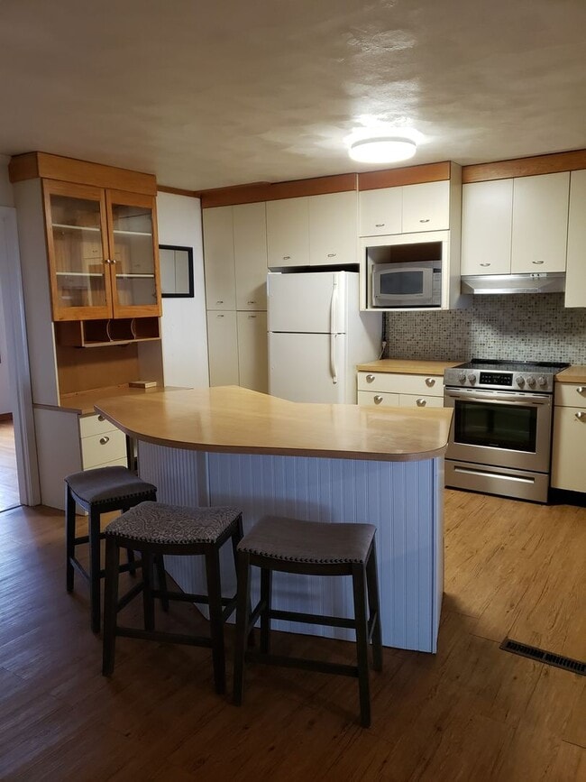 Foto del edificio - 3 Bedroom 2 Bath Home in Point Harbor Avai...