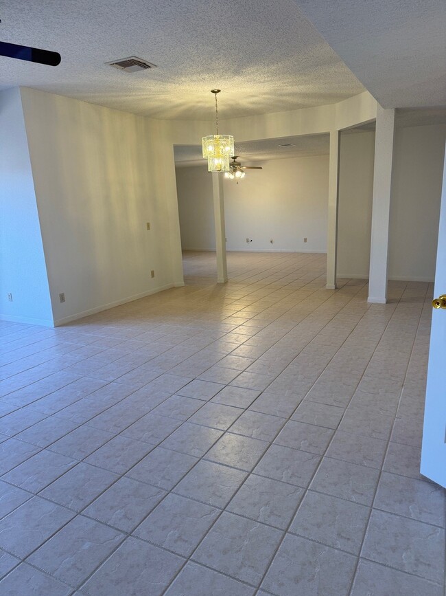 Foto del edificio - 3010 Mesquite Dr