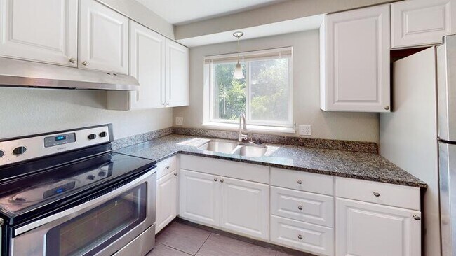 Building Photo - 333 Bonnie Ct