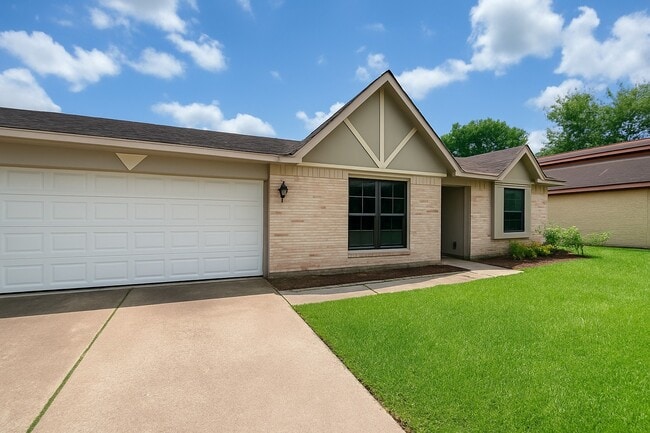 Building Photo - 2311 Aprilmont Dr