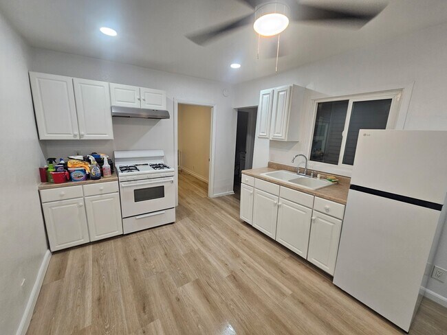 Foto del edificio - 339 N Grand Ave