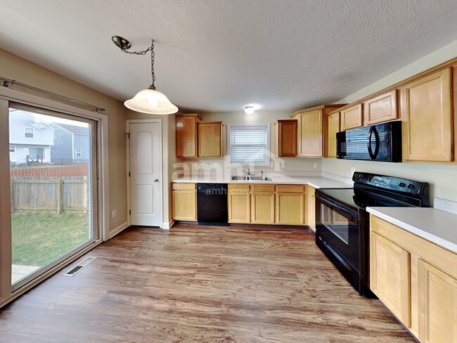 Foto del edificio - 490 Hemhill Dr