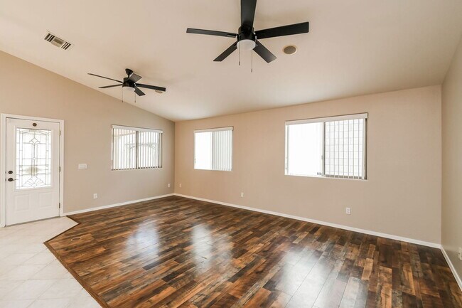 Foto del edificio - 6152 S Hidden Hill