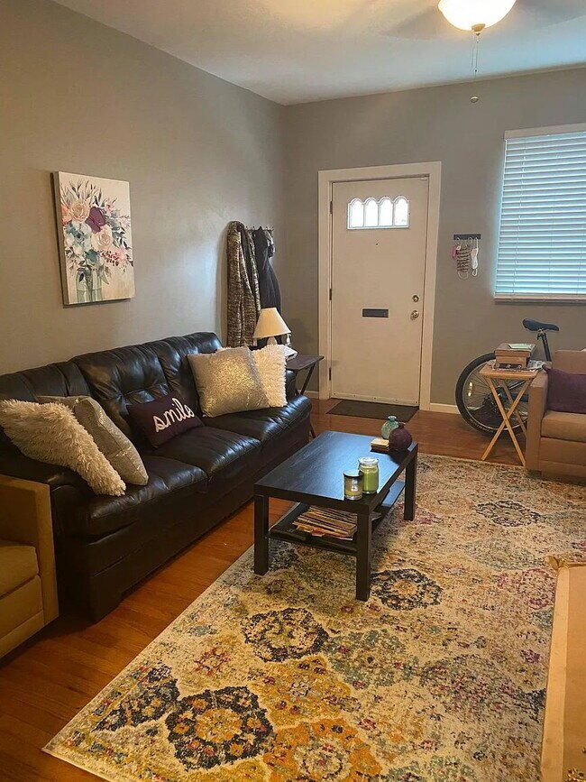 Foto del edificio - Charming 2BR South Side Home | Updated Kitchen w/ Dishwasher | Prime Pittsburgh Location