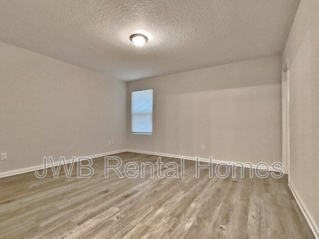 Building Photo - 7708 Free Ave