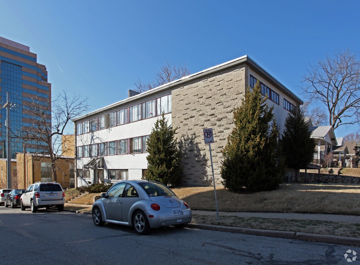 Primary Photo - 4544 Summit St
