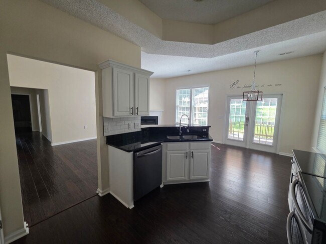 Foto del edificio - Beautiful Home Just Hit the Market