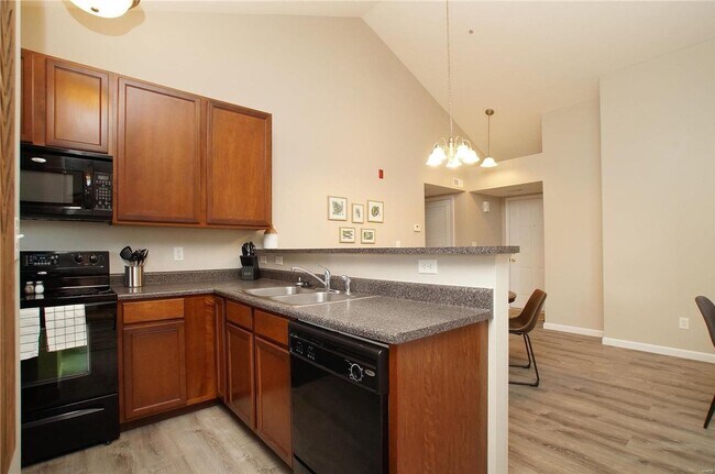 Building Photo - Spacious Top Floor Condo in Desirable O'Fa...