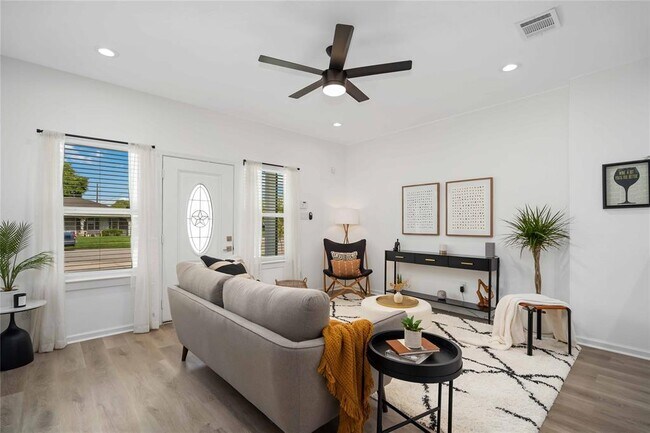 Foto del edificio - 6705 Goforth St