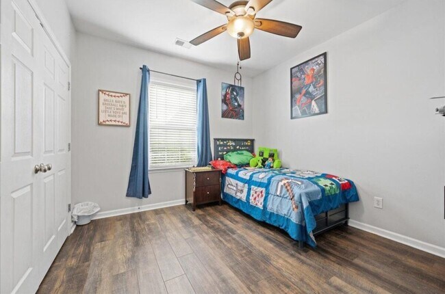 Building Photo - 421 Brawley Dr