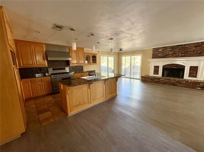 Foto del edificio - 15189 Palisade St