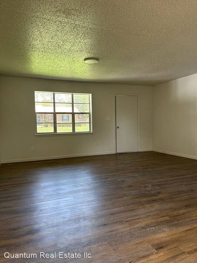 Building Photo - 3 br, 1.5 bath House - 207 NANCY LN