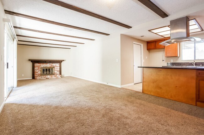 Building Photo - 621 Duncan Dr