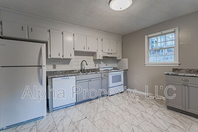 Foto del edificio - 225 Berea Forest Cir