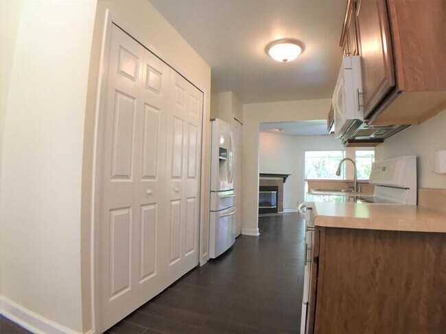 Building Photo - 949 Tillery Way