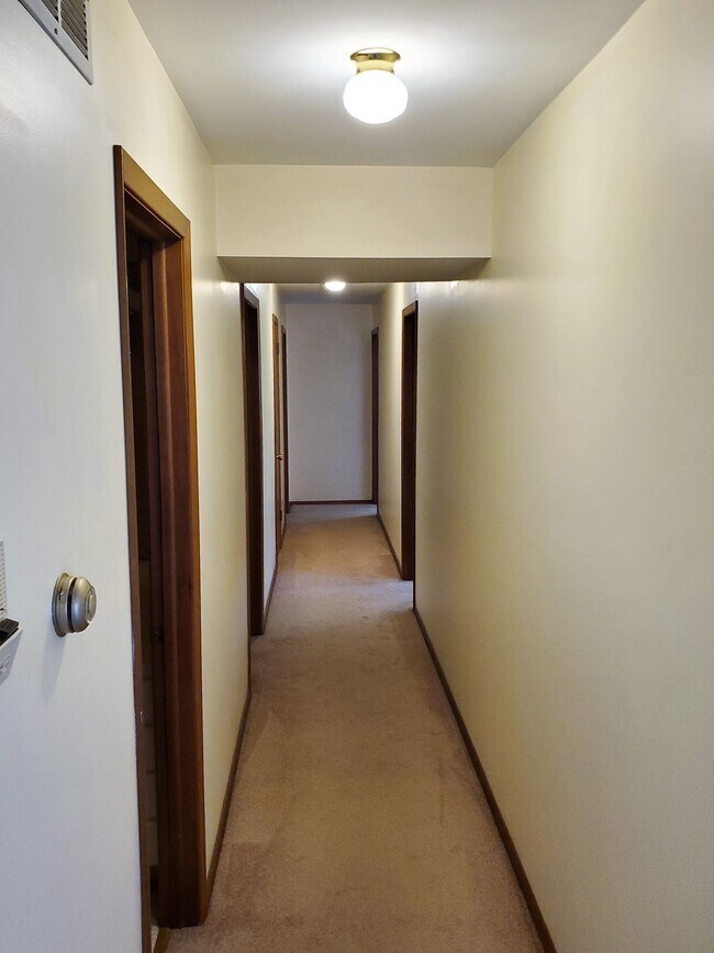 108 Fisk Ave Unit 10, DeKalb, IL 60115 Apartments in DeKalb, IL