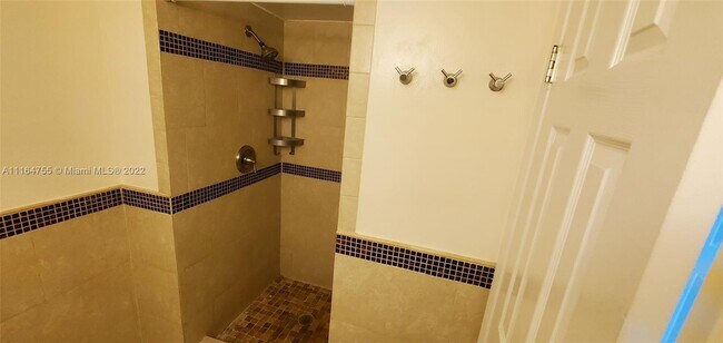 Foto del edificio - 9417 Fontainebleau Blvd
