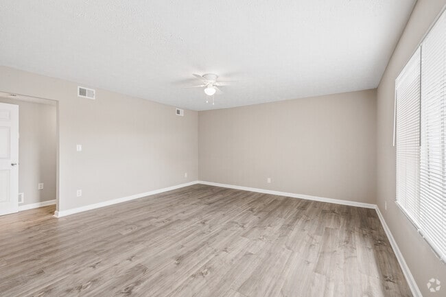 3BR, 1.5BA - 1,100SF - Living Room - Parkwood Place