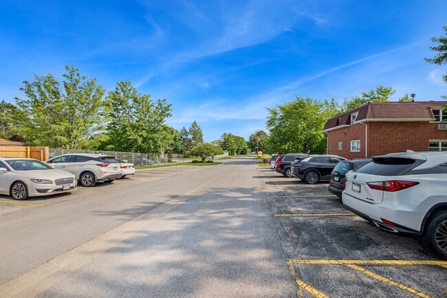 Building Photo - 15290 El Cameno Terrace