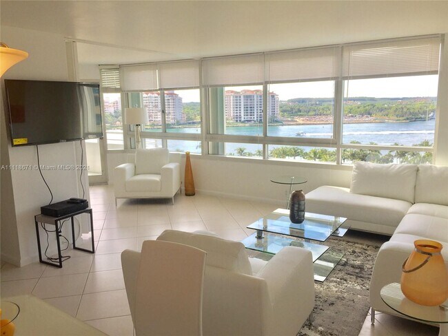 Foto del edificio - 400 South Pointe Dr