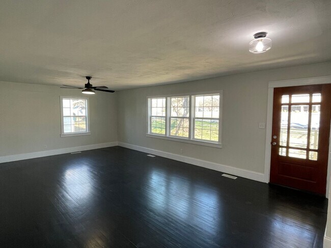 Foto del edificio - GORGEOUS 4 BEDROOM HOME