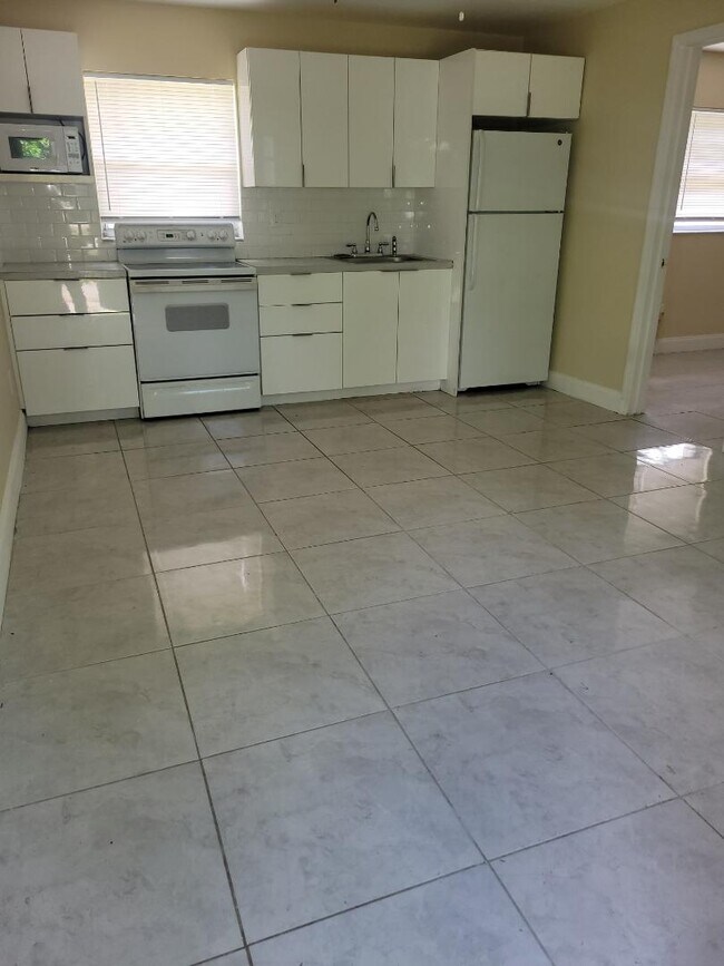 Foto del edificio - 5471 Ravenswood Rd