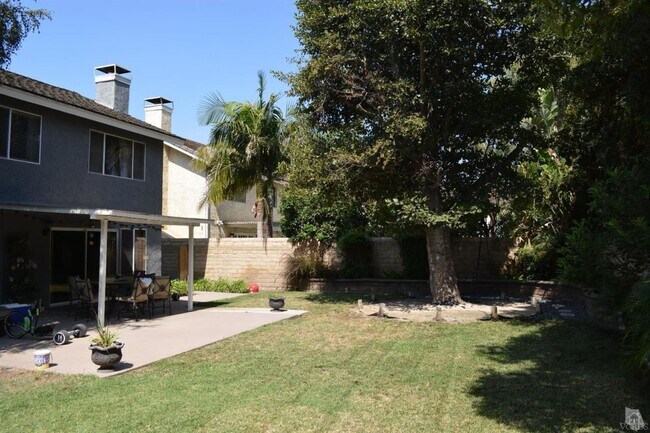 Building Photo - 3805 Calle Clara Vista
