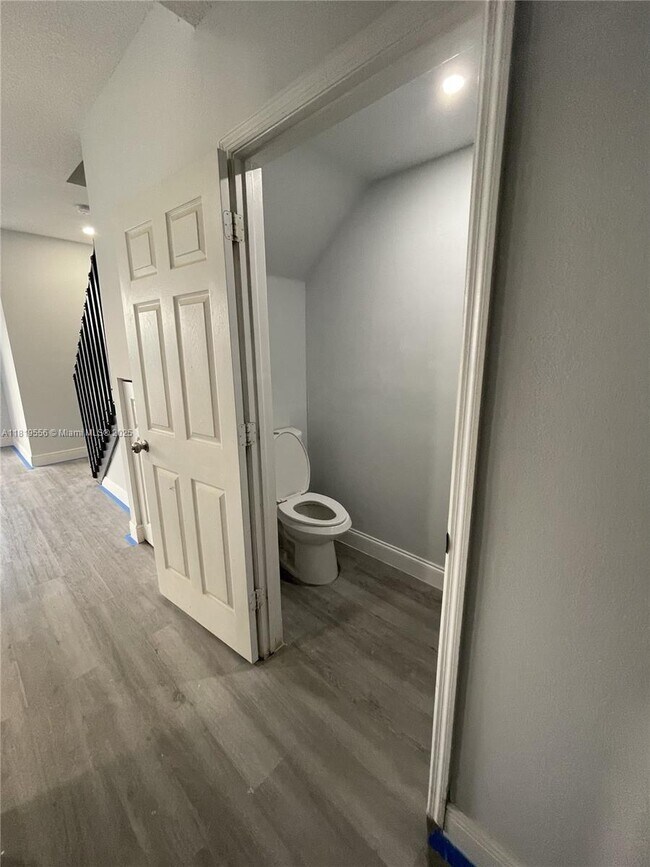 Foto del edificio - 4205 NE 9th St