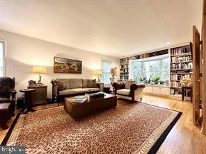 Foto del edificio - 8208 Thoreau Dr