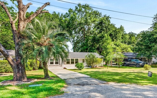Building Photo - Move-In Ready Home in Hanahan