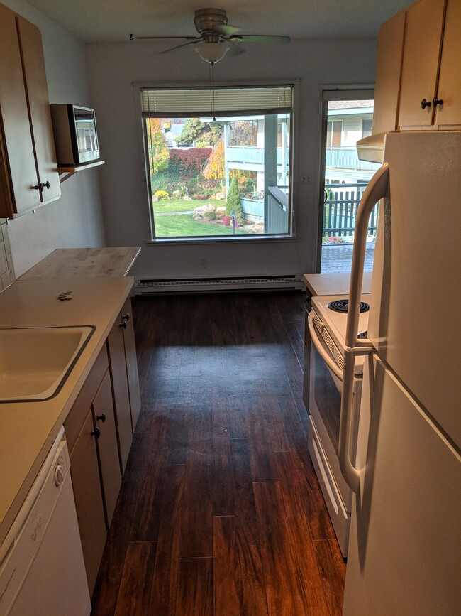 Building Photo - 10 S Cove Ave