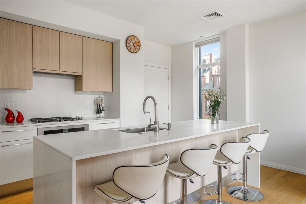 Foto principal - 7 E Springfield St