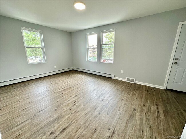 Foto del edificio - 213-49 39th Ave