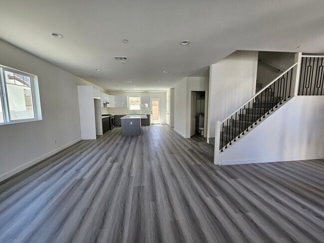 Foto del edificio - 1355 Point Loma Pl