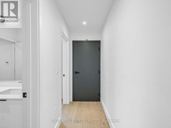 Photo du bâtiment - 909 Castlefield Ave