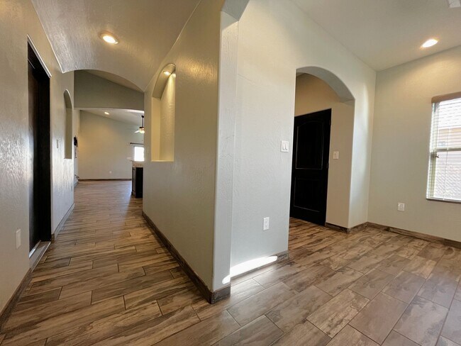 Foto del edificio - Lovely 3 Bedroom 2 Bathroom Home In NE ABQ!