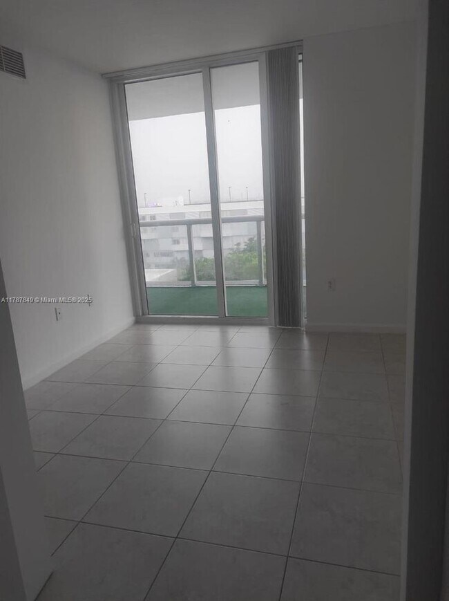 Foto del edificio - 1871 NW S River Dr