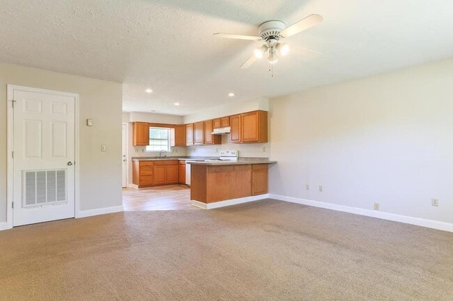 Foto del edificio - 5571 Tallant Road Unit Apt B