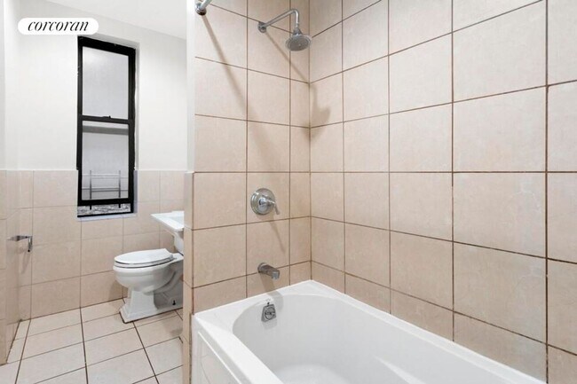 Foto del edificio - 530 W 123rd St
