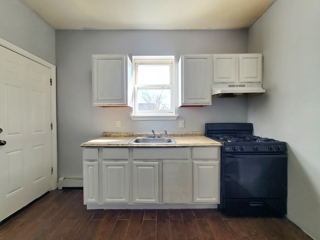 453 South 18th Unit 2B - 455 S 18th St