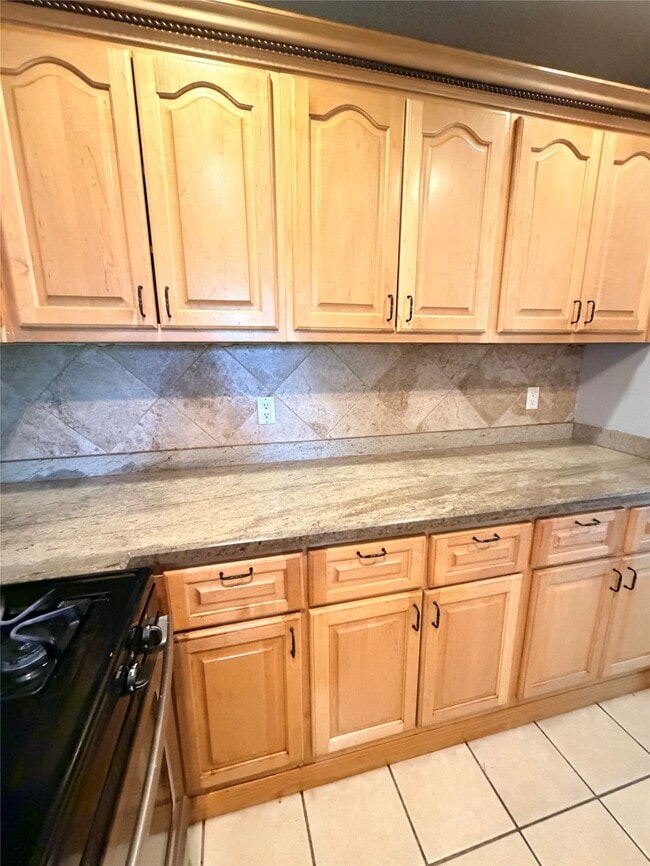 Building Photo - 7402 Alegria Dr