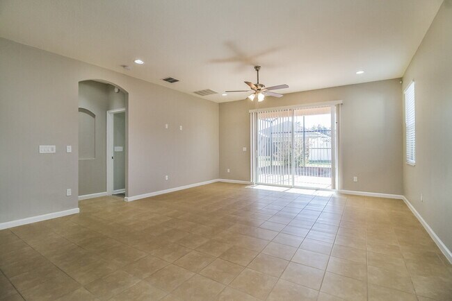 Foto del edificio - 856 Haring Ln