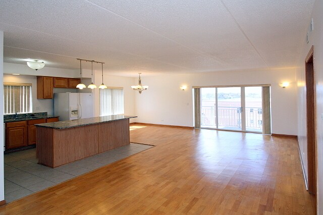 Foto del edificio - 6560 W Diversey Ave
