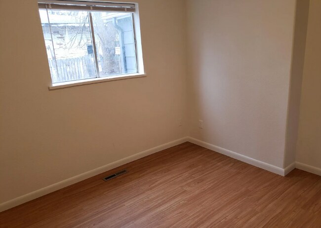 Foto del edificio - 804 E 7th St